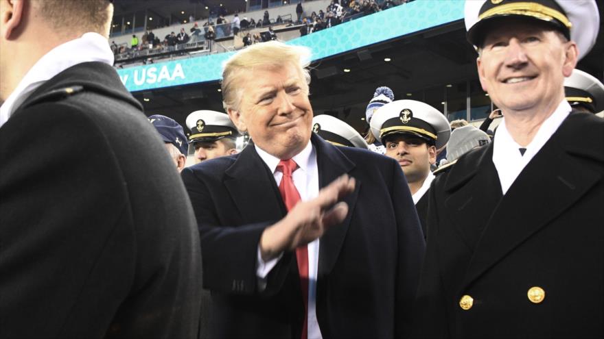 El presidente de EE.UU., Donald Trump, durante el juego de fútbol de las fuerzas de la Armada y la Marina, 8 de diciembre de 2018. (Foto: AFP)