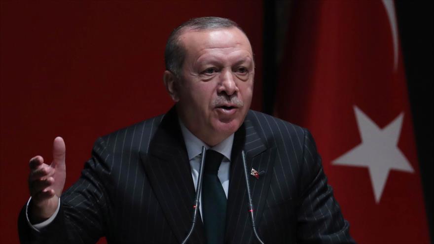 El presidente de Turquía, Recep Tayyip Erdogan, pronuncia un discurso durante una reunión en Ankara, 6 de diciembre de 2018. (Foto: AFP)