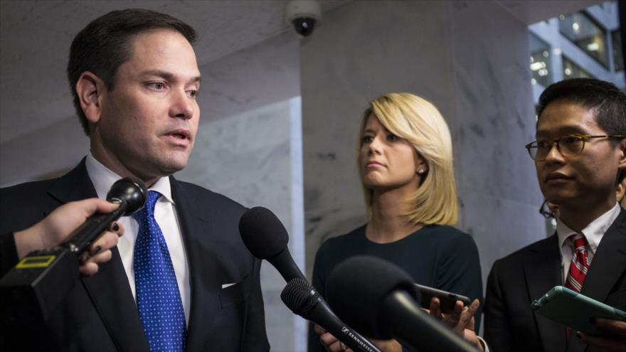 El senador de EE.UU. Marco Rubio (izda.) habla con la prensa en el Capitolio, 4 de diciembre de 2018. (Foto: AFP)
