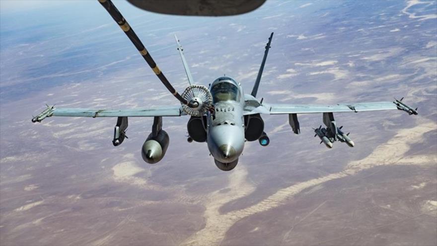 Un proceso de repostaje aéreo realizado por un avión estadounidense.