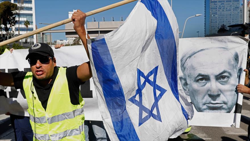 Chalecos amarillos israelíes protestan en Tel Aviv, en los territorios ocupados, por los altos costos de vida, 14 de diciembre de 2018. (Foto: AFP)