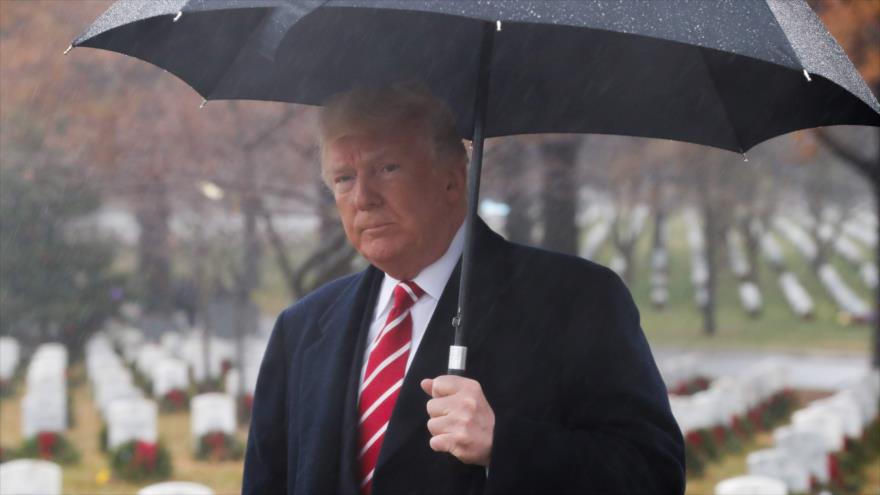 El presidente de EE.UU., Donald Trump, durante una visita al cementerio nacional de Arlington, en Virginia, 15 de diciembre de 2018. (Foto: AFP)