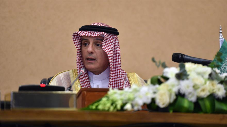 El canciller saudí, Adel al-Yubeir, habla en una conferencia de prensa en Riad, 9 de diciembre de 2018. (Foto: AFP)