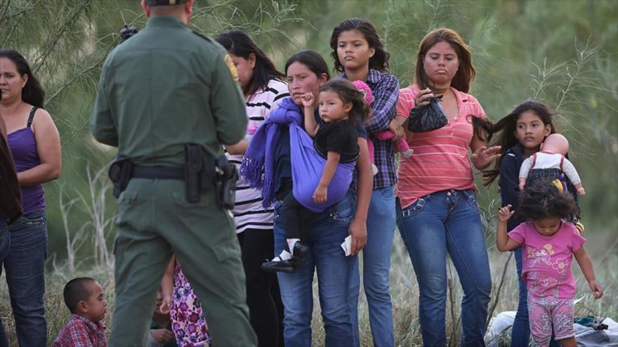 Migrantes centroamericanos de camino a la frontera entre México y EE.UU. para intentar cruzar la línea divisoria y entrar en Estados Unidos.

