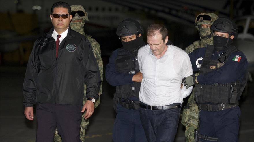 El narcotraficante Héctor ‘El Güero’ Palma Salazar a su llegada al Aeropuerto Internacional de la Ciudad de México, 15 de junio de 2016. (Foto: AFP)