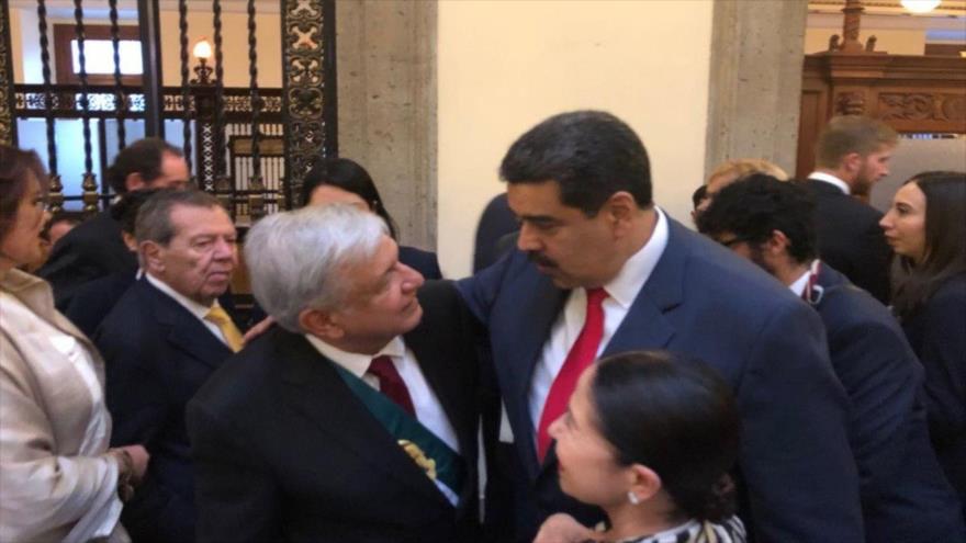 El presidente de México, Andrés Manuel López Obrador (izq.), y su par venezolano, Nicolás Maduro, Ciudad de México, 1 de diciembre de 2018.