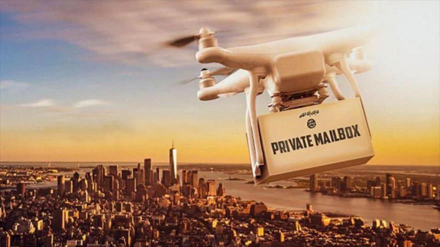 El cartel propagandístico del grupo terrorista EIIL (Daesh, en árabe) muestra un dron sobrevolando la ciudad estadounidense de Nueva York.