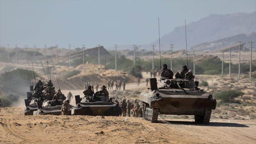 Tanques del Cuerpo de Guardianes de la Revolución Islámica (CGRI) de Irán en unos ejercicios en Qeshm (sur), 22 de diciembre de 2018. (Foto: Fars)
