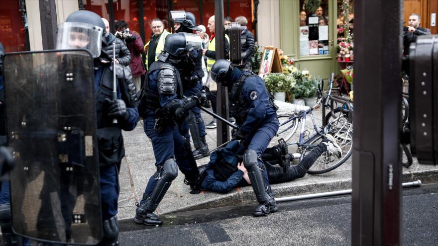 Policía francesa arresta a 220 manifestantes de chalecos amarillos
