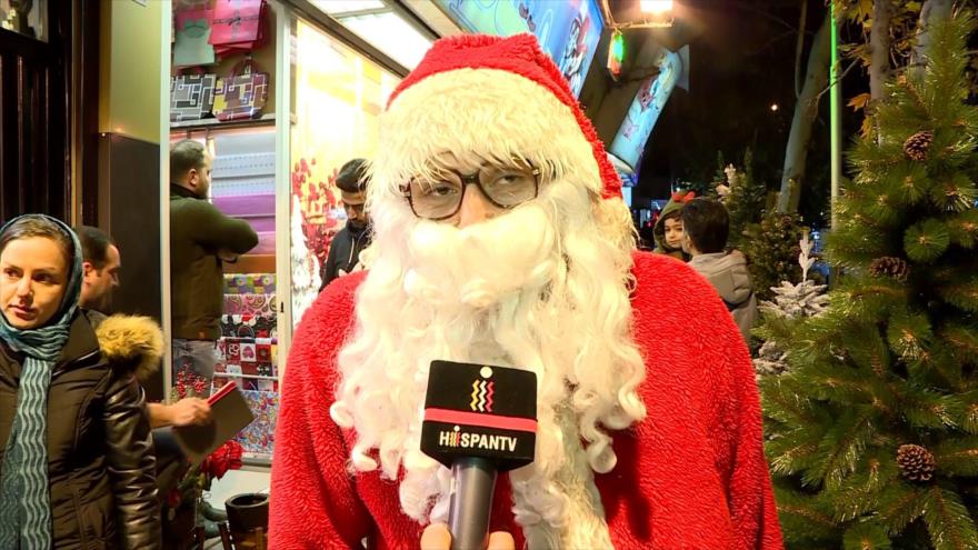 Las calles de Teherán se llenan de luces y adornos navideños