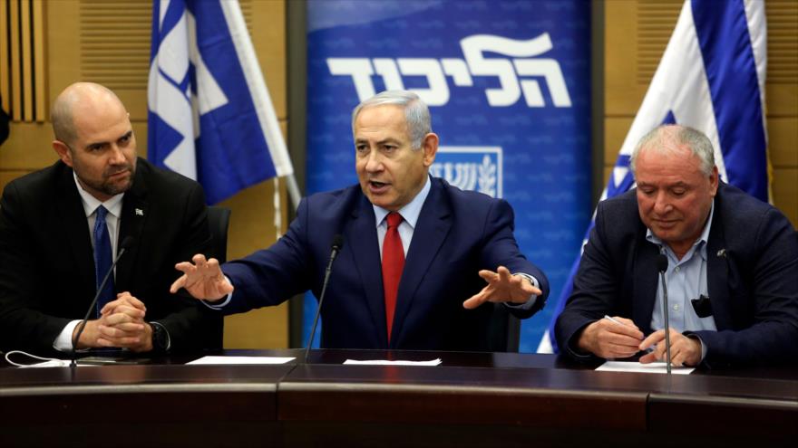 El primer ministro israelí, Benjamín Netanyahu (C), ofrece un discurso en el parlamento en Al-Quds (Jerusalén), 24 de diciembre de 2018. (Foto: AFP)