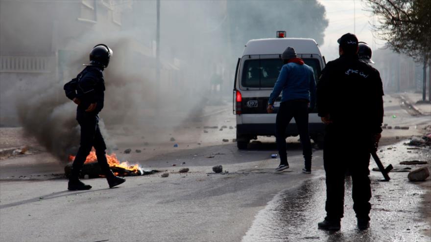 La inmolación de un periodista provoca nuevas protestas en Túnez