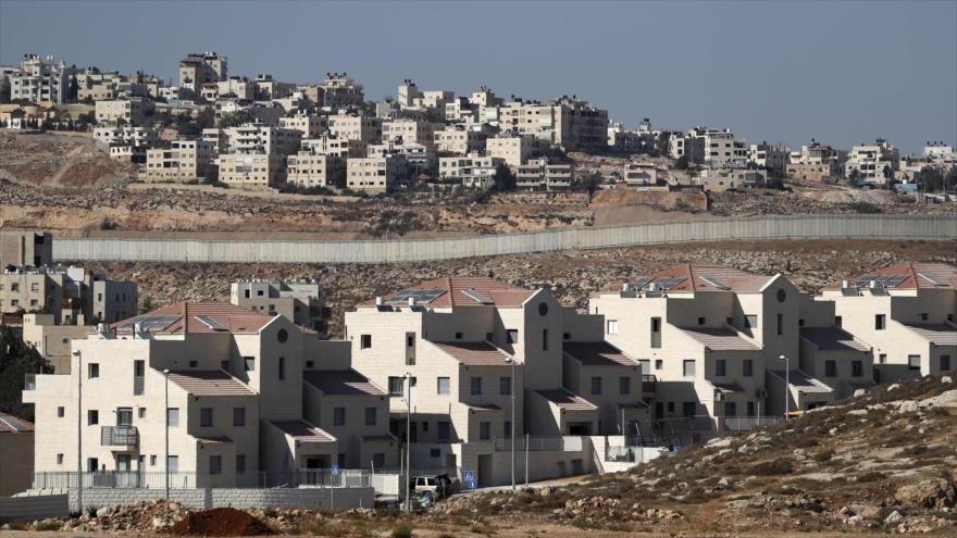 El asentamiento israelí de Neve Yaakov en el norte de Al-Quds (Jerusalén), 27 de septiembre de 2018. (Foro: AFP)