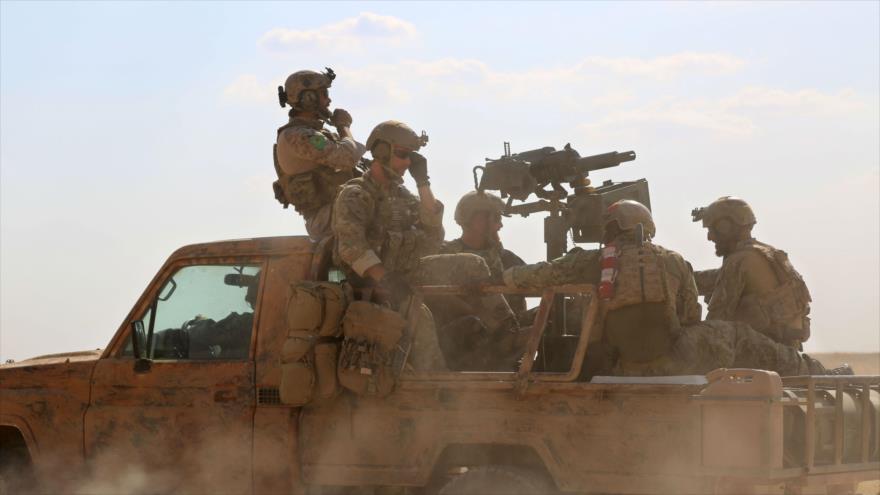 Soldados del Ejército de EE.UU. acompañan a las milicias kurdas en la provincia siria de Al-Raqa.