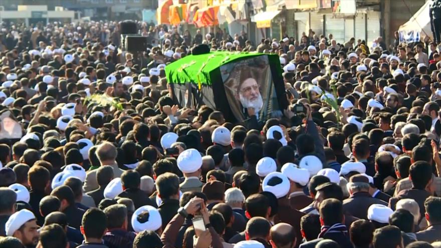 Celebran el funeral del ayatolá Mahmud Hashemi Shahrudi en Irán