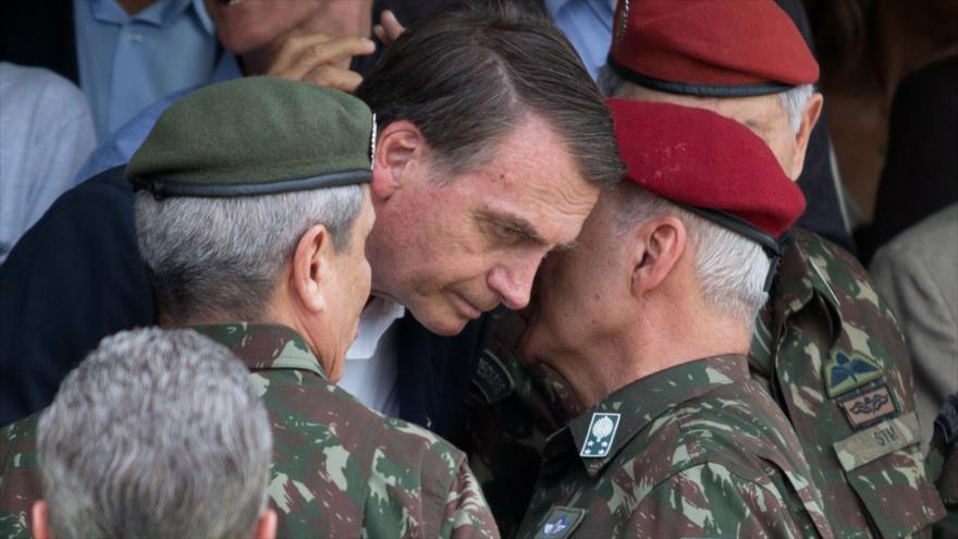 El presidente electo de Brasil, Jair Bolsonaro, y el general del Ejército Luiz Eduardo Ramos Baptista (dcha.) en Río de Janeiro, 24 de noviembre de 2018. (Foto: AFP)