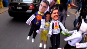 Queman piñatas con los personajes más odiados del año en Perú
