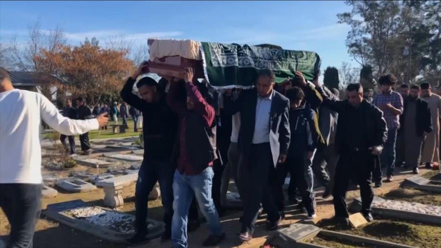 Vídeo: Funeral del bebé separado de su madre por Trump | HISPANTV