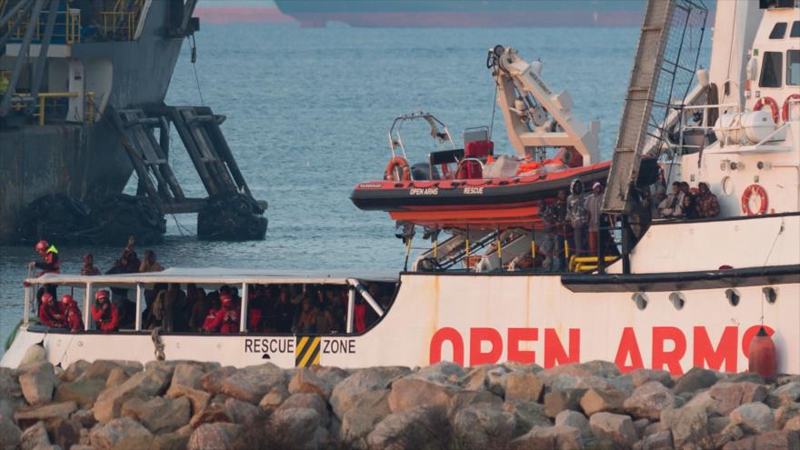 Un buque de la organización Open Arms transporta a migrantes hasta las costas españolas, 28 de diciembre de 2018. (Foto: AFP)