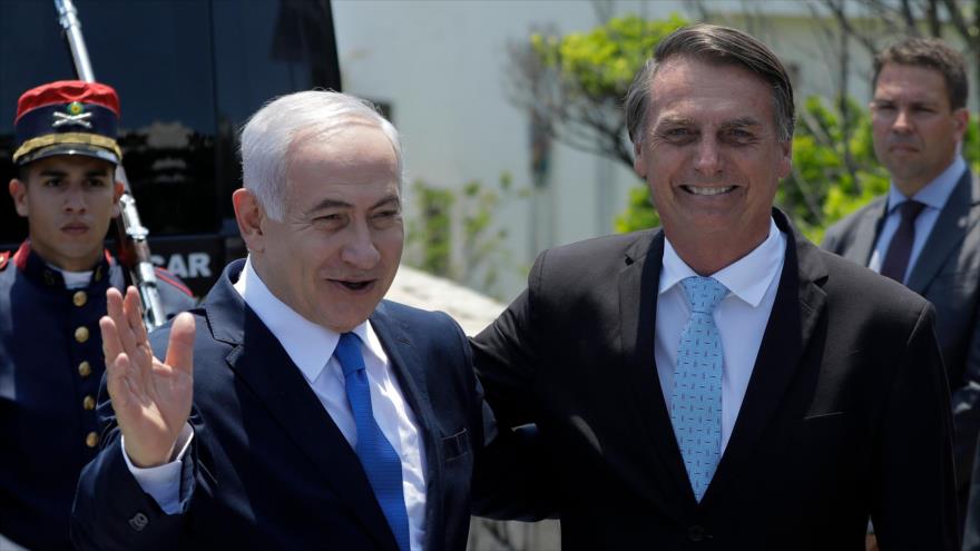 El presidente electo de Brasil, Jair Bolsonaro (dcha.), recibe al premier israelí, Benjamín Netanyahu, en Río de Janeiro, 28 de diciembre de 2018. (Foto: AFP)