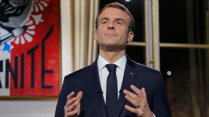El presidente de Francia, Emmanuel Macron, ofrece en un discurso desde el Palacio del Elíseo, 31 de diciembre de 2018. (Fuente: AFP)