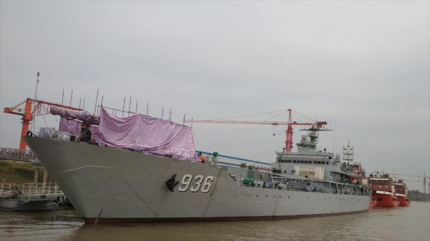 Un buque militar chino Haiyang Shan de tipo 072 III.