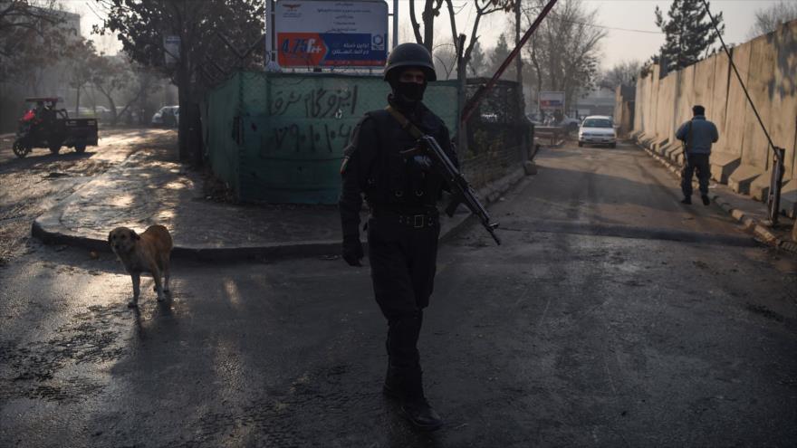Soldado afgano desplegado en una calle en Kabul, la capital, tras un atentado, 25 de diciembre de 2018. (Foto: AFP) 
