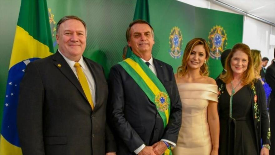 El secretario de Estado de EE.UU., Mike Pompeo (izda.), en la investidura del presidente brasileño Jair Bolsonaro, 1 de enero de 2019.