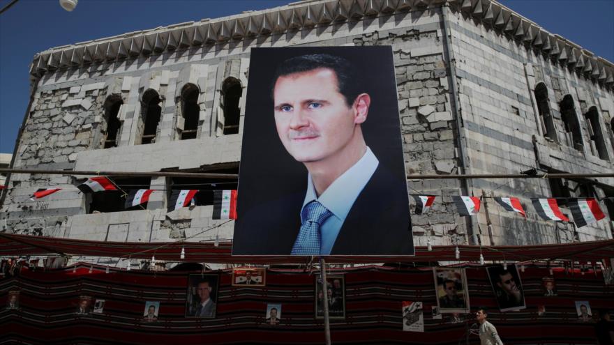 Una foto del presidente de Siria, Bashar al-Asad, en la ciudad de Duma. (Foto: Reuters)