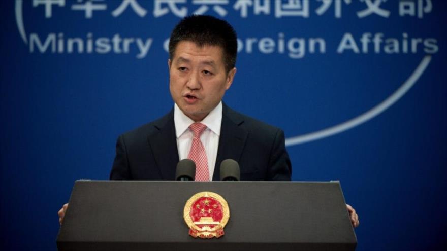 El portavoz de la Cancillería china, Lu Kang, ofrece una conferencia de prensa en Pekín (la capital china).