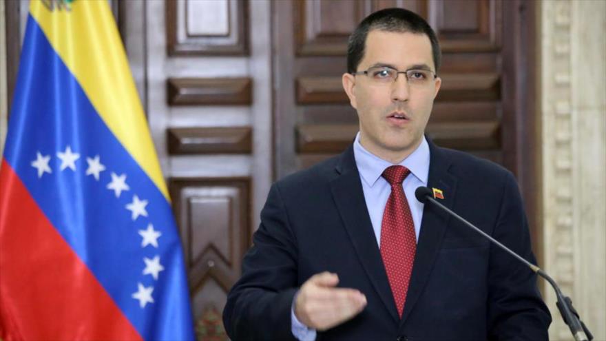 El canciller venezolano, Jorge Arreaza, habla de las injerencias del Grupo de Lima, Caracas (capital de Venezuela), 4 de enero de 2019. (Foto: AFP)