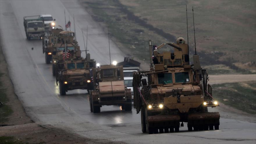 Un convoy militar estadounidense en las afueras de la ciudad de Manbij, en el norte de Siria, 30 de diciembre de 2018. (Foto: AFP)