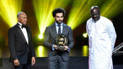 Coronan a Salah como mejor jugador de África por segundo año