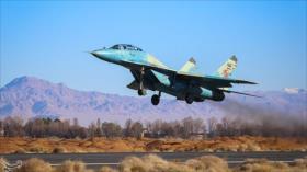 Irán muestra músculo militar en masivas maniobras aéreas 