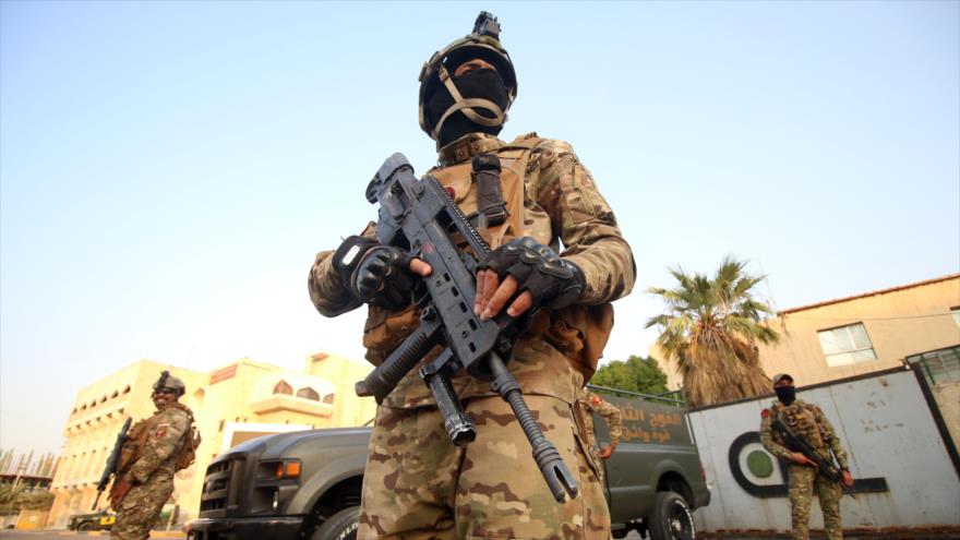 Miembros de las fuerzas especiales iraquíes patrullan en una calle de Basora, 8 de septiembre de 2018. (Foto: AFP)