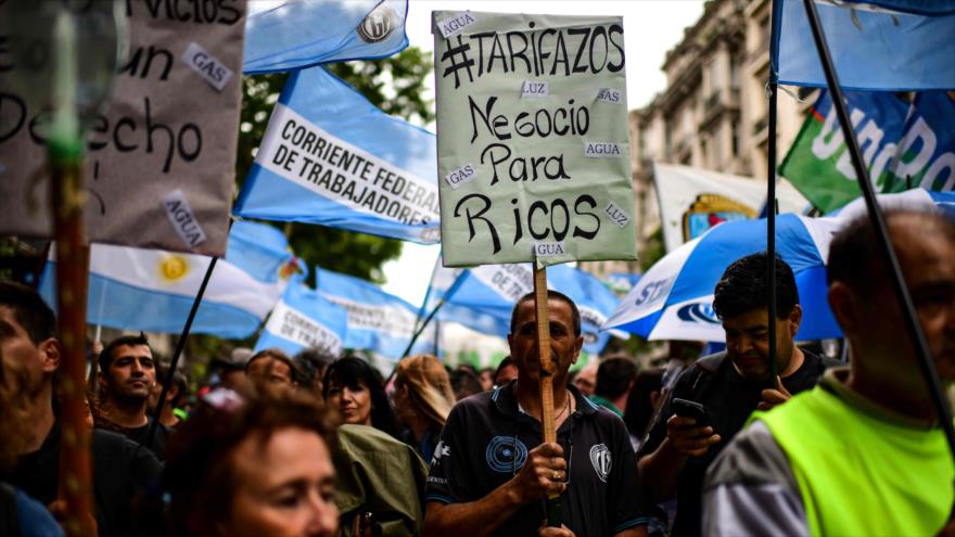 Miles de argentinos protestan contra medidas económicas de Macri | HISPANTV