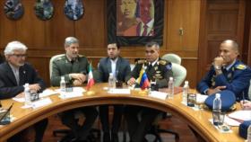 Irán y Venezuela abogan por afianzar cooperación militar