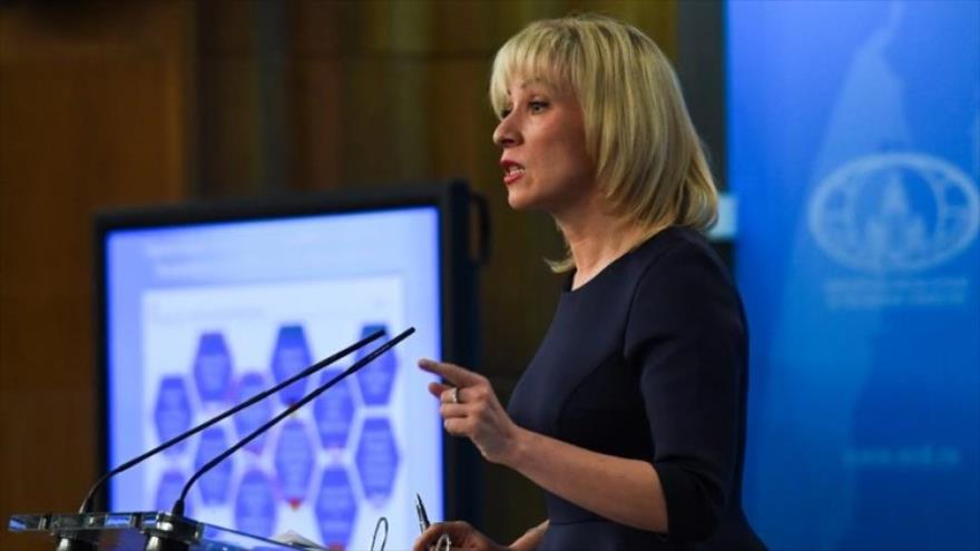 La portavoz de la Cancillería de Rusia, María Zajárova, ofrece una rueda de prensa en Moscú, capital rusa, 29 de marzo de 2018. (Foto: AFP)