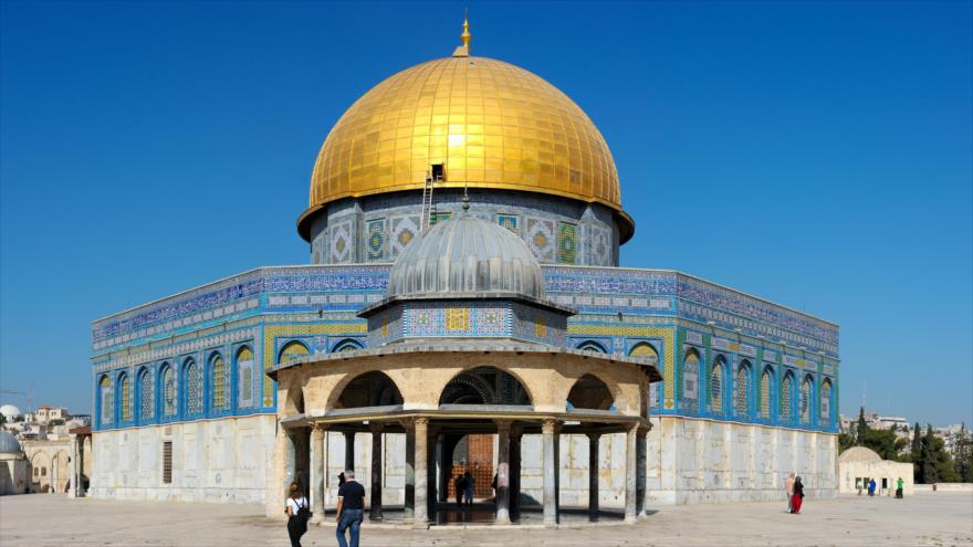 La Cúpula de la Roca o el Domo de la Roca, un monumento islámico situado en Al-Quds (Jerusalén).