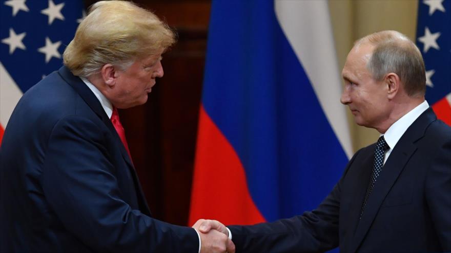 El presidente de Rusia, Vladimir Putin (dcha.) y su homólogo estadounidense, Donald Trump, Helsinki, Finlandia, 16 de julio de 2018.