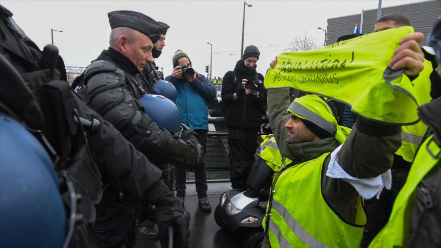 Los “chalecos amarillos” franceses continúan su lucha en la calle
