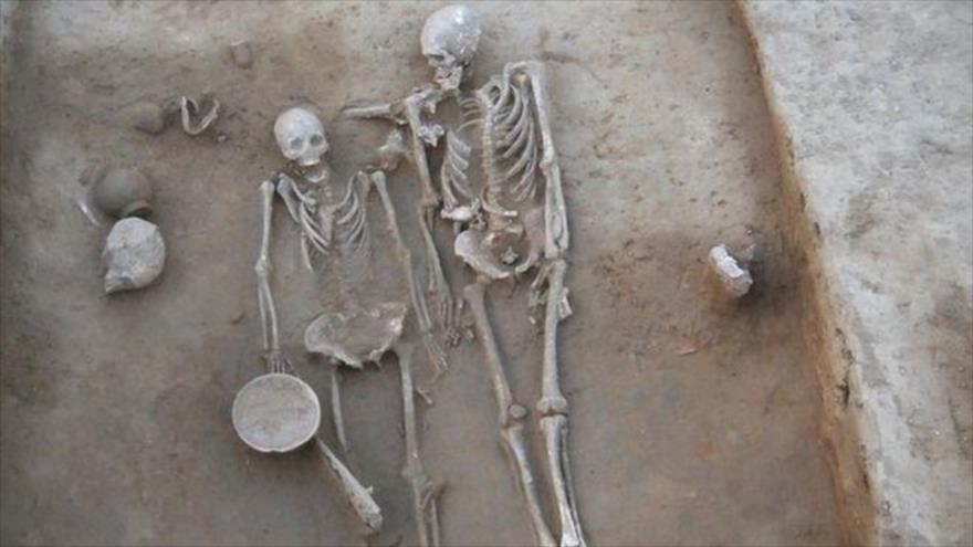 Hallan restos de una “pareja misteriosa” de hace 4500 años | HISPANTV