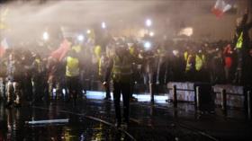 Chalecos amarillos marchan bajo extrema vigilancia en París 