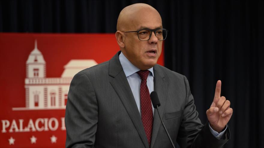 El ministro de Comunicación de Venezuela, Jorge Rodríguez, en una conferencia de prensa en Caracas, 10 de agosto de 2018. (Foto: AFP)