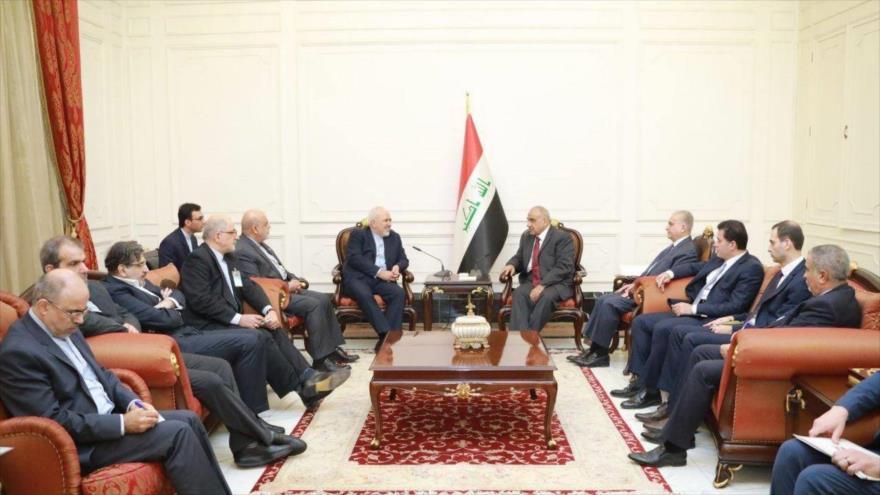 El premier de Irak, Adel Abdul-Mahdi se reúne con el canciller iraní, Mohamad Yavad Zarif, Bagdad, 11 de enero de 2019.