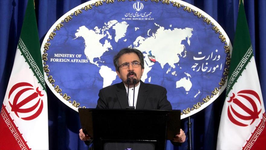 El portavoz de la Cancillería iraní, Bahram Qasemi, habla en una rueda de prensa en Teherán, la capital.