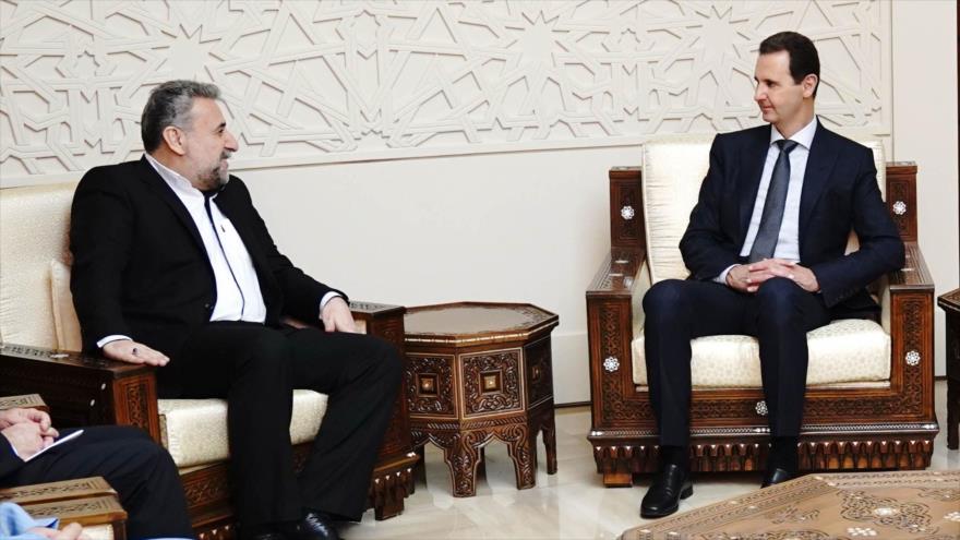 Reunión entre el presidente sirio, Bashar al-Asad (dcha.), y el alto parlamentario iraní Heshmatolá Falahat Pishe, 14 de enero de 2019. (Fuente: SANA)