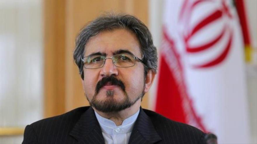 El portavoz de la Cancillería iraní, Bahram Qasemi, habla en una rueda de prensa en Teherán, la capital.