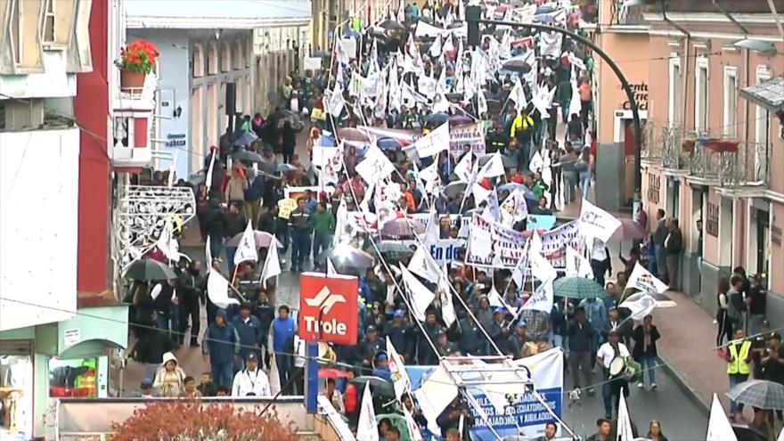Trabajadores de Ecuador rechazan medidas económicas y concesiones