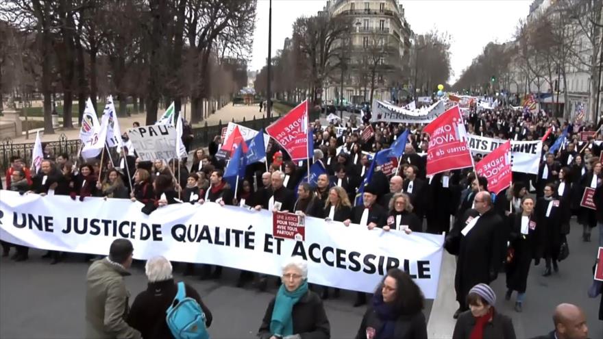 Franceses denuncian reforma gubernamental de la justicia